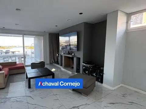 Venta y alquiler ANUAL - Casa al agua 4 dormitorios y muelle - Barrio Marinas, Puertos