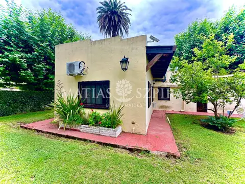 Casa en Venta con 2 cocheras
