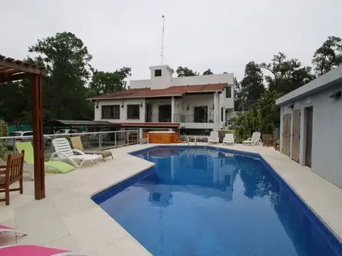Venta casa 6 amb, pileta, quincho, jardín, jacuzzi