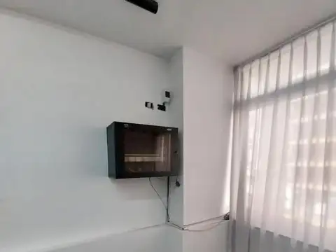 Oficina en alquiler - 5 Ambientes 2 Baños - Microcentro