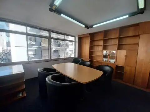 Oficina en alquiler - 5 Ambientes 2 Baños - Microcentro