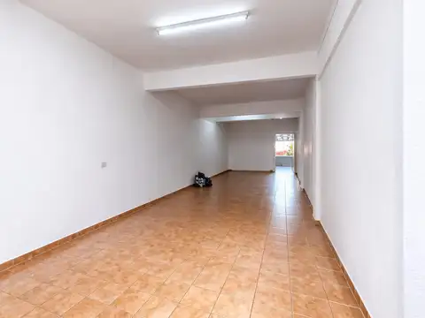 Venta ph apto Oficina 260m2 a metros de avenida y estacion tren