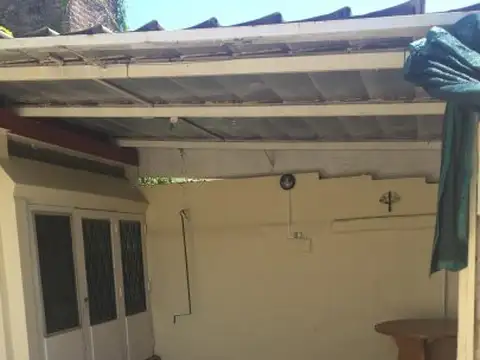 Casa 4 ambientes con 1 baño