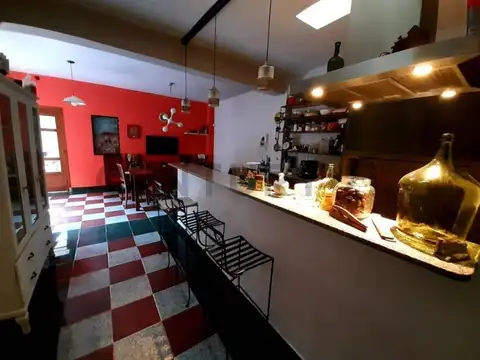 Oficina 8 ambientes con 5 baños