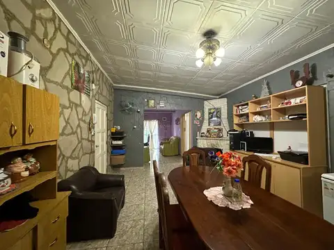 Calle 158 entre 520 y 521 - Casa con parque y pileta