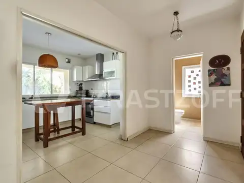 Casa 4 ambientes con 2 baños