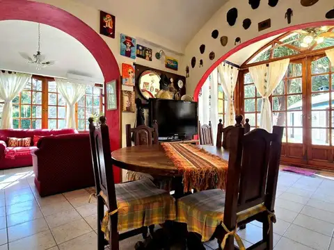 Casa en Venta con 2 cocheras