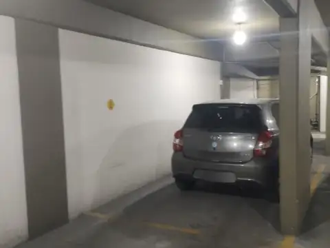 Cochera cubierta en subsuelo