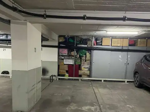 Cochera Cubierta con Baulera en en Excelente Ubicación!