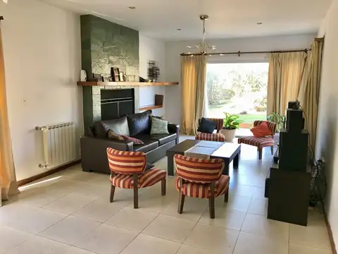 Casa en Venta en Funes, USD 590.000