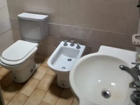 Casa 4 ambientes con 1 baño
