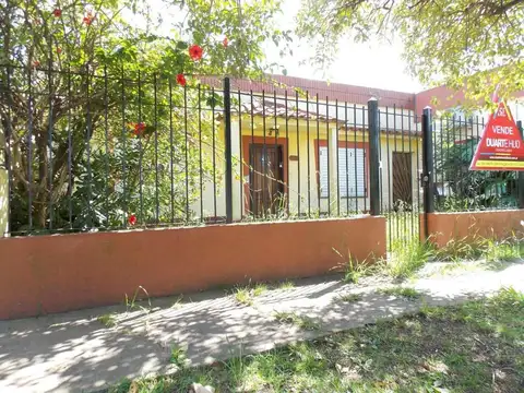 Dos casas en muy buena ubicacion  Retasada