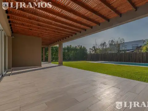 Casa 7 ambientes con 2 baños