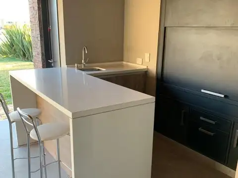 Espectacular casa en venta a la laguna en El Canton Norte