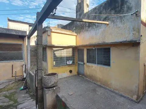 Casa 4 ambientes con 1 baño