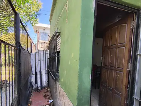 VENTA CASA FLORENCIO VARELA - AMPLIO LOTE