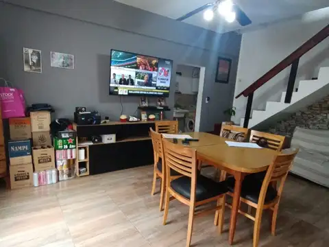 Depto Tipo Casa 3 ambientes con 2 baños