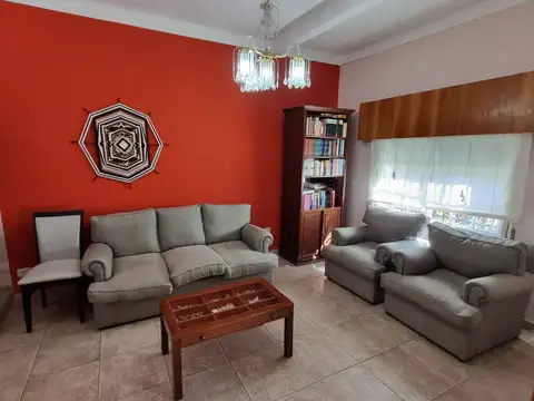 Casa 6 ambientes con 3 baños