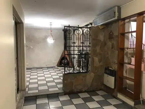 Casa de 2 dormitorios con parrillero y terraza  - Echesortu