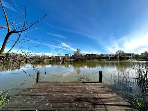 Casa 5 ambientes con 4 baños