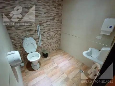 Oficina 4 ambientes con 2 baños