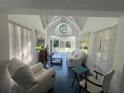 Casa 5 ambientes con 2 baños