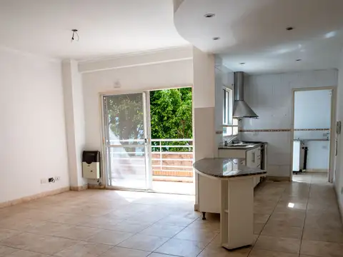 2 AMB SEMIPISO AL CONTRAFTE CON BALCON 60 M2