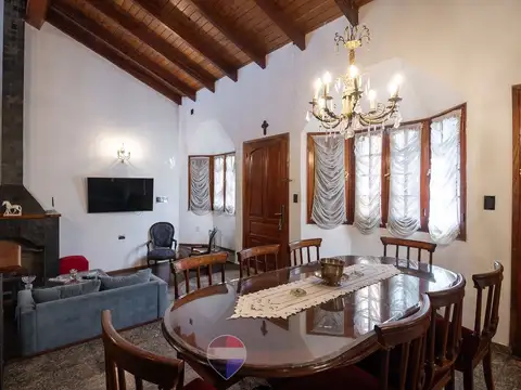 Casa 6 ambientes con 3 baños