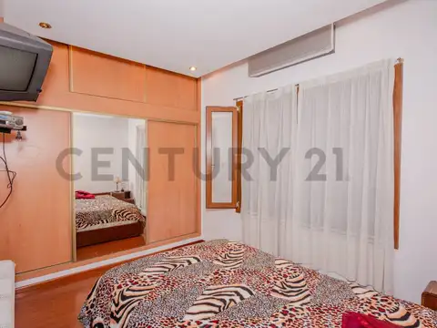 Venta Casa quinta 4 ambientes con galeria, quincho y pileta