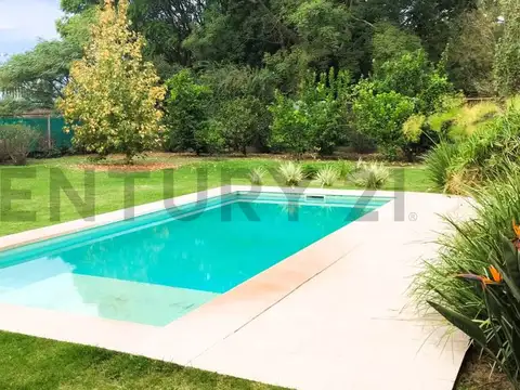 Imponente casa en construcción a la venta en zona residencial de Rafaela