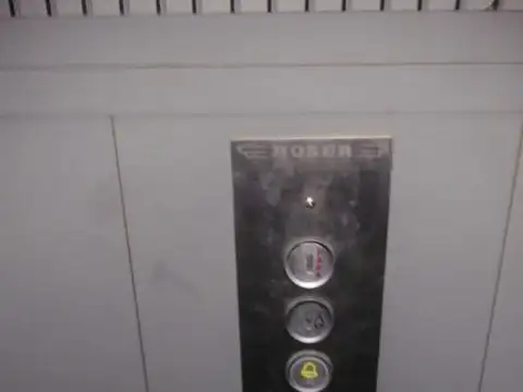 COCHERA CUBIERTA EN VENTA MORON