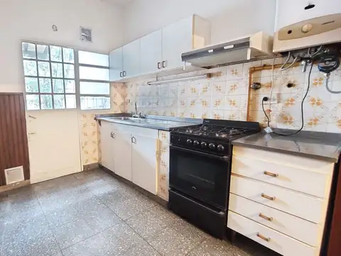 Casa 6 ambientes con 1 baño