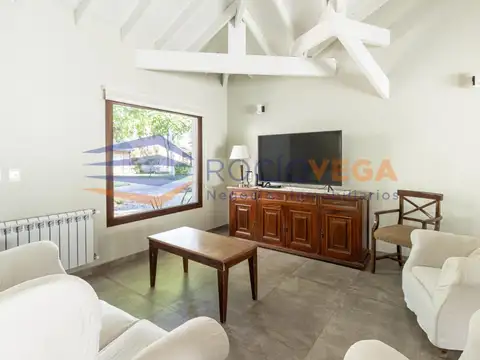 Casa 4 ambientes con 3 baños