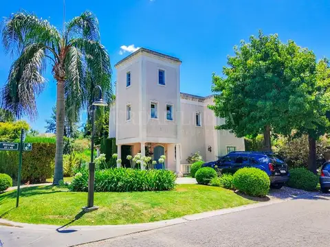 Casa en venta Barrio Privado Haras El Establo.