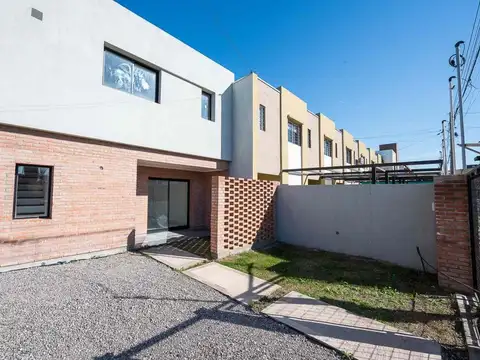CASA EN VENTA FISHERTON 4 AMBIENTES A ESTRENAR