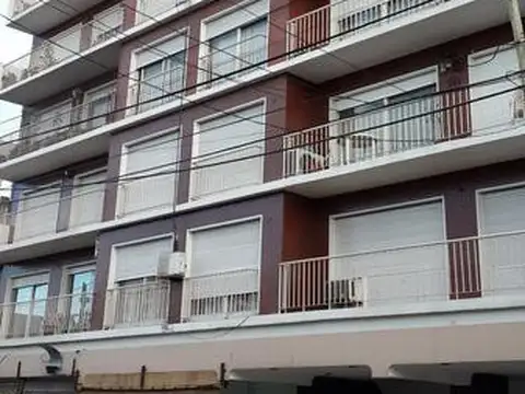 GARAY 34 entre HIPOLITO YRIGOYEN