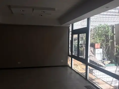 Local en Venta en Retiro, USD 2.000.000