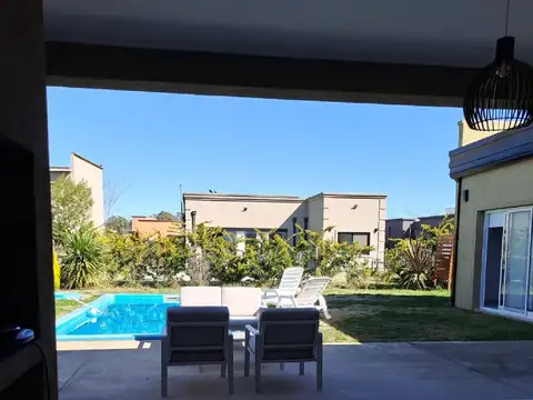 Casa En Venta En San Ramon Con Pileta