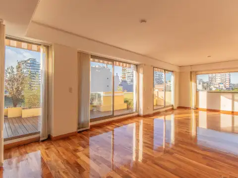 Duplex de 5 ambientes con balcones aterrazados