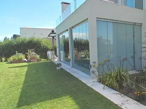 VENTA CASA 4 AMBIENTES  EN LOS TALAS SOBRE EL LAGO