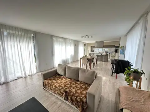 Casa en Alquiler Temporal con 2 cocheras