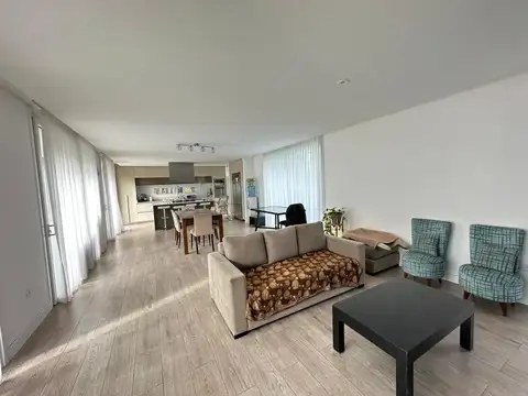 Casa 4 ambientes con 4 baños