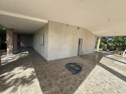 VENTA DE CASA QUINTA SOBRE LAGUNA LOS NARANJOS