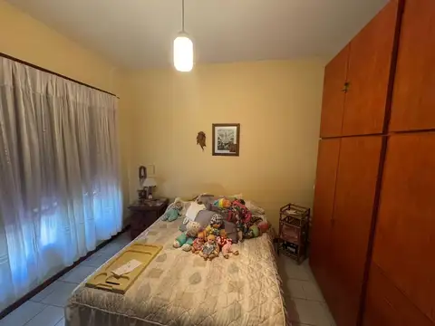 Casa 14 ambientes con 2 baños