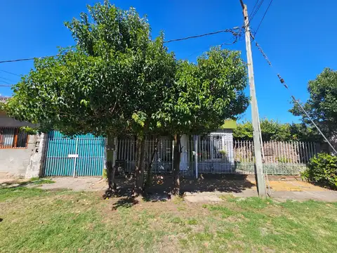 1 casa y dos departamentos en venta en Quilmes Oeste