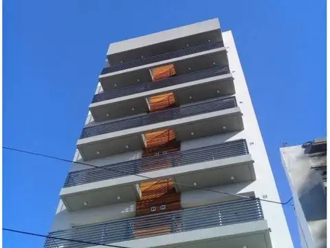 Alquiler Quilmes Ctro. Semipiso 2 amb c/ cochera.