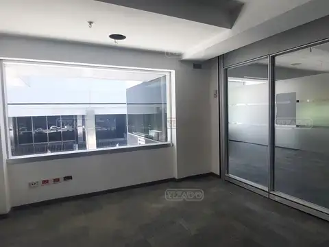 Oficina en Alquiler con 1 cochera