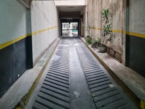 Almagro Cochera Valentin Gomez 3800 y Bulnes