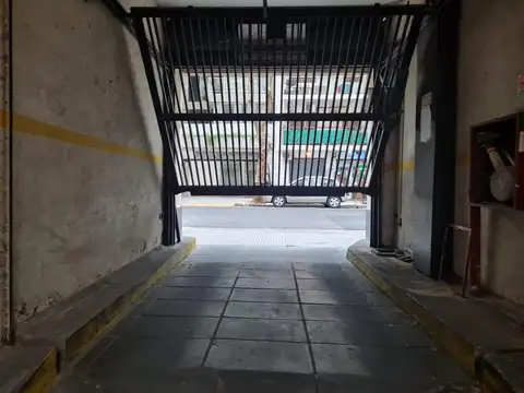 Almagro Cochera Valentin Gomez 3800 y Bulnes