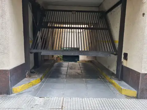 Almagro Cochera Valentin Gomez 3800 y Bulnes